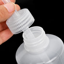 Carica l'immagine nel visualizzatore di Gallery, LATRAT Set di 3 annaffiatoi in plastica, bottiglie di sicurezza per la pulizia delle bottiglie trasparenti per il giardi