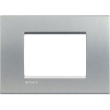 Carica l'immagine nel visualizzatore di Gallery, BTicino Livinglight Placca, 3 Moduli, Forma Rettangolare, Grigio (Tech)