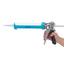 Carica l'immagine nel visualizzatore di Gallery, Amazon Basics Pistola sigillante per calafataggio, 310 ml, rapporto di spinta 12:1, manico in alluminio con grilletto di