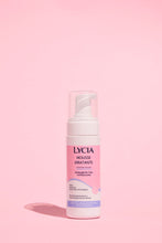 Carica l'immagine nel visualizzatore di Gallery, Lycia, Mousse Detergente Viso, Occhi e Labbra, Formula Delicata per Pelli Sensibili con Acido Ialuronico ed Estratto di 