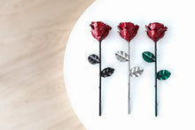 Carica l'immagine nel visualizzatore di Gallery, Forging Art Bcn® Rosa Eterna in Ferro Forgiato a Mano - Regalo di San Valentino, Festa della mamma, 6° anniversario di matrimonio, Nozze di Ferro (Rosso/Nero)