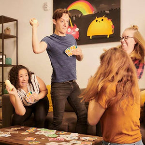 Asmodee - Throw Throw Burrito - Divertente Gioco da Tavolo, con Due Burrito Squishy, 7+ Anni, 2-6 Giocatori, Edizione in Italiano