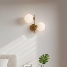 Carica l'immagine nel visualizzatore di Gallery, Applique da Parete Doppia Sfera G9 Ø10cm | Metallo Oro Satinato | Design Moderno Lineare o Floreale | Illuminazione Deco