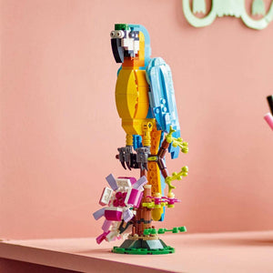 LEGO Creator Pappagallo Esotico, Set 3 in 1 con Pesce e Rana, Animali Giocattolo da Costruire, Giochi Creativi per Bambini e Bambine da 7 Anni in su con Figure della Giungla, Idee Regalo 31136