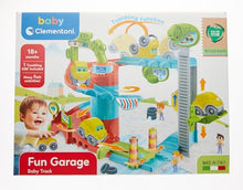 Carica l&#39;immagine nel visualizzatore di Gallery, Baby Clementoni - Fun Garage Baby Track, Box e Pista Macchinine per Bambini 18+ Mesi, con 1 Macchinina, Gioco Prima Infanzia Made in Italy, Linea Play For Future, Stimola Manualità e Curiosità, 17404