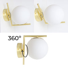 Carica l'immagine nel visualizzatore di Gallery, Alpinaluz Applique da parete: paralume a sfera in vetro opaco bianco, portalampada in alluminio dorato E27, stile modern