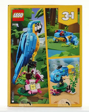 Carica l&#39;immagine nel visualizzatore di Gallery, LEGO Creator Pappagallo Esotico, Set 3 in 1 con Pesce e Rana, Animali Giocattolo da Costruire, Giochi Creativi per Bambini e Bambine da 7 Anni in su con Figure della Giungla, Idee Regalo 31136