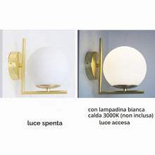 Carica l'immagine nel visualizzatore di Gallery, Alpinaluz Applique da parete: paralume a sfera in vetro opaco bianco, portalampada in alluminio dorato E27, stile modern