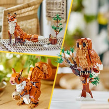Carica l&#39;immagine nel visualizzatore di Gallery, LEGO Creator 3 in 1 Animali della Foresta: Volpe Rossa Giocattolo, Giochi per Bambini e Bambine da 9 Anni in su, Modelli Trasformabili in Gufo e Scoiattolo Snodabili, Idea Regalo Divertente 31154
