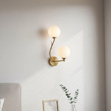 Carica l'immagine nel visualizzatore di Gallery, Applique da Parete Doppia Sfera G9 Ø10cm | Metallo Oro Satinato | Design Moderno Lineare o Floreale | Illuminazione Deco