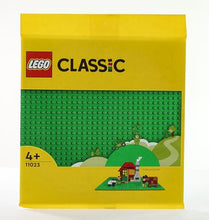 Carica l&#39;immagine nel visualizzatore di Gallery, LEGO Classic Base Verde, Tavola per Costruzioni Quadrata con 32x32 Bottoncini, Piattaforma Classica per Mattoncini per Costruire ed Esporre, Set di Giochi per Bambini e Bambine da 4 Anni in su 11023