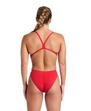 Carica l'immagine nel visualizzatore di Gallery, ARENA Solid Challenge Team Costume Intero Donna, Costume Donna ad Asciugatura Rapida, Costume da Bagno Sportivo in Tessuto MaxLife Eco Resistente al Cloro, Protezione UV, Tessuto Frontale Foderato