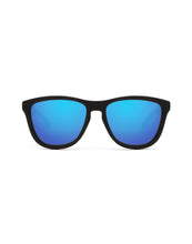 Carica l'immagine nel visualizzatore di Gallery, Hawkers ONE POLARIZED, Occhiali da sole Unisex - Adulto, Nero Carbone/Blu Polarizzato, Taglia unica
