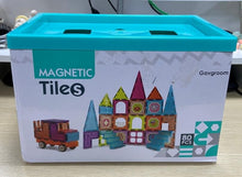Carica l'immagine nel visualizzatore di Gallery, Gavgroom Costruzioni Magnetiche 80 Pezzi Colorati Costruzioni per Bambini 3 Anni Magneti Bambini con 1 Auto Tessere Magnetiche per Bambini da 3 4 5 6 7 8
