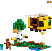 Carica l'immagine nel visualizzatore di Gallery, LEGO 21241 Minecraft Il Cottage dell’Ape, Modellino da Costruire della Fattoria, Giochi per Bambini, Bambine, Ragazzi e Ragazze con Bimbo Zombie e Animali Giocattolo, Idee Regalo