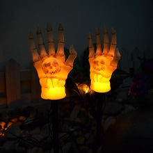 Carica l'immagine nel visualizzatore di Gallery, LED solare alimentato bianco osso fantasma mano terra montato luce, Halloween all'aperto atmosfera lampada decorativa, C