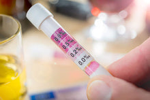 Carica l'immagine nel visualizzatore di Gallery, Home Health/Test&amp;Drive 10 x Etilometri Approvati dall'Unione Europea (5 Confezioni da 2 Etilometri) - Alcol Test Portatile (su respiro)