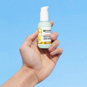 Garnier Siero in Crema Vitamina C SkinActive, 2 in 1 Siero Vitamina C e Crema Idratante SPF25, Anti-Macchie e Illuminante, Non unge, Adatto a Tutti i Tipi di Pelle, 50 ml
