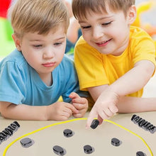 Carica l'immagine nel visualizzatore di Gallery, Gioco di scacchi magnetici,Magnetic Chess Game,Gioco da tavolo a scacchi, Pietre magnetiche,Gioco da Tavolo Educativo Dama, Scacchiera magnetica,Portable Chessboard Party for Family Reunions (E)