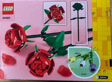 Carica l&#39;immagine nel visualizzatore di Gallery, LEGO Rose Set di Fiori Finti Compatibile con Bouquet di Fiori Artificiali, Decorazione per Casa, Regalo di San Valentino per Lei o Lui, Accessori Camera da Letto per Bambine e Bambini da 8 Anni 40460