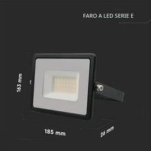 Carica l'immagine nel visualizzatore di Gallery, V-TAC Faro LED da Esterno 30W Nero - [Chip Samsung - Alte Perfomance, Bassi Consumi] - 2510 Lumen - IP65 - Proiettore Fa