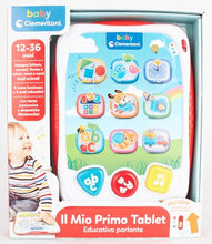 Carica l'immagine nel visualizzatore di Gallery, Clementoni Baby - Il Mio Primo Tablet Parlante, Gioco Interattivo con Luci e Suoni, Bambini 12-36 Mesi, Insegna Numeri, Lettere, Forme e Versi degli Animali, Lingua Italiana, 17742