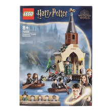 Carica l&#39;immagine nel visualizzatore di Gallery, LEGO Harry Potter La Rimessa per le Barche del Castello di Hogwarts, Gioco per Bambini e Bambine da 8 Anni in su con 2 Barche Giocattolo, Rimessa da Costruire e 5 Minifigure, Idea Regalo 76426