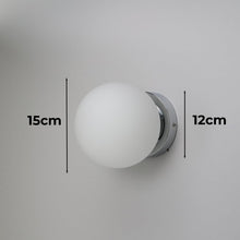 Carica l'immagine nel visualizzatore di Gallery, Alpinaluz Applique murale e lampada da soffitto nordica minimalista, paralume a forma di sfera in vetro opale fatto a ma