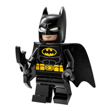Carica l&#39;immagine nel visualizzatore di Gallery, LEGO DC Armatura Mech di Batman, Action Figure Giocattolo da Costruire, Robot Snodabile da Collezione con Minifigure e Batarang, Giochi Creativi per Bambini e Bambine da 6 Anni, Piccolo Regalo 76270