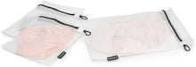 Carica l'immagine nel visualizzatore di Gallery, Brabantia - Sacca per il Lavaggio dei Capi Delicati - Sacchetto Protettivo in Rete per il Bucato per i Capi - Copertura Speciale a Strappo - Set di 3 in 2 Misure - White - 33 x 25 cm / 45 x 33 cm