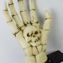 Carica l'immagine nel visualizzatore di Gallery, LED solare alimentato bianco osso fantasma mano terra montato luce, Halloween all'aperto atmosfera lampada decorativa, C