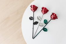 Carica l'immagine nel visualizzatore di Gallery, Forging Art Bcn® Rosa Eterna in Ferro Forgiato a Mano - Regalo di San Valentino, Festa della mamma, 6° anniversario di matrimonio, Nozze di Ferro (Rosso/Nero)