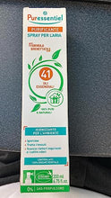 Carica l'immagine nel visualizzatore di Gallery, Puressentiel Spray Purificante per l'Aria ai 41 Oli Essenziali, 100% Puri e Naturali, Purifica, Tratta e Igienizza i Tessuti, con Formula Brevettata, 0% Gas Propulsore, 200 ml