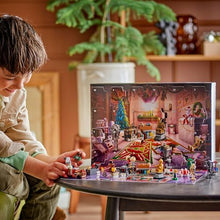 Carica l'immagine nel visualizzatore di Gallery, LEGO Star Wars Calendario dell'Avvento 2025 per Bambini da 6 Anni in su - Giocattolo per il Conto alla Rovescia di Natale con 24 Sorprese Incluse 2 Minifigure e 5 Figure di Droidi, Idea Regalo - 75418