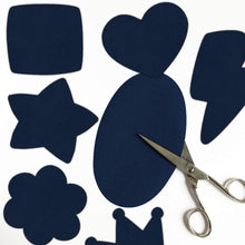 Carica l'immagine nel visualizzatore di Gallery, Ginocchiere adesive per bambini – 6 toppe termoadesive Blu marino chiaro da stirare su pantaloni, giacche e cappotti, re