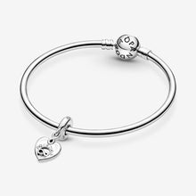 Carica l'immagine nel visualizzatore di Gallery, PANDORA Icons Pendente con scritta Friends e cuore con infinito in argento Sterling con zirconia cubica trasparente