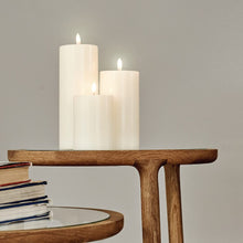Carica l'immagine nel visualizzatore di Gallery, UYUNI Lighting - Candela a LED PILLAR 7,8 x 15 cm, colore: Avorio
