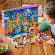 Carica l'immagine nel visualizzatore di Gallery, LEGO Friends Calendario dell'Avvento 2025 per Bambine da 6 Anni - Giocattoli per il Conto alla Rovescia di Natale con 24 Sorprese, tra cui 5 Mini Bamboline, 5 Animali Domestici e Accessori - 42668