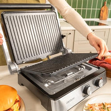 Carica l'immagine nel visualizzatore di Gallery, Cecotec Griglia elettrica Rock'nGrill Blaze. 2400 W, rivestimento RockStone, facile da pulire, apertura a 180°, senza BPA, superficie di cottura 29 x 23 cm, temperatura regolabile