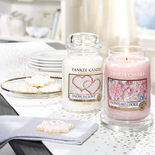 Carica l'immagine nel visualizzatore di Gallery, Yankee Candle Candela profumata in giara grande | Amore invernale | Durata Fino a 150 Ore