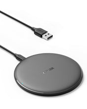 Carica l'immagine nel visualizzatore di Gallery, Anker Caricatore wireless iPhone PowerWave Pad, Qi da 7.5W per iPhone SE