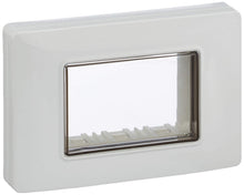 Carica l'immagine nel visualizzatore di Gallery, Vimar 0R14943.01 Calotta da parete IP55, 3 moduli Eikon, Arké e Plana, con viti, per scatole da incasso 3 moduli, bianco
