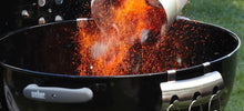 Carica l'immagine nel visualizzatore di Gallery, App Life ACCENDIFUOCO A Carbone con Manico di Sicurezza in Legno per Barbecue CIMINIERA di ACCENSIONE