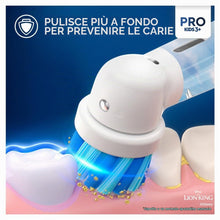 Carica l'immagine nel visualizzatore di Gallery, Oral-B Pro Kids König der Löwen - Spazzolino elettrico per bambini dai 3 anni in su, con modalità Sensitiv+ per la cura 