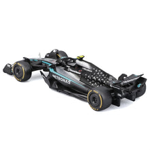 Carica l'immagine nel visualizzatore di Gallery, Bburago - F1 Mercedes-AMG W16 2025#12 Antonelli, Auto diecast a Scala 1:43 con dettagli autentici, replica F1 Mercedes, 