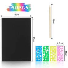 Carica l&#39;immagine nel visualizzatore di Gallery, Relota 50 Pezzi Scratch Art Bambini Set, Fogli Arcobaleno da Grattare con 5 Stilo in Legno, 4 Righelli Modello, Blocco da Disegno Rainbow Scratch Paper per Appunti, Disegni, Giochi, Scrittura