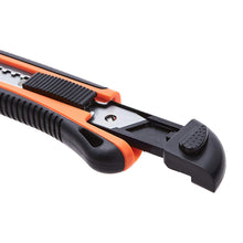 Carica l'immagine nel visualizzatore di Gallery, Amazon Basics taglierino retrattile con manico ergonomico e lama bloccabile in molteplici posizioni con 10 lame affilate