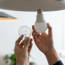 Carica l'immagine nel visualizzatore di Gallery, EGLO Set di 3 lampadine a LED E14, lampadine a forma di candela, 4,9 W