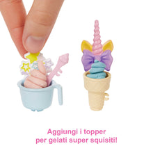 Carica l&#39;immagine nel visualizzatore di Gallery, Barbie - Playset Gelateria con Bambola con Macchina per Gelato, Accessori, 2 Tipi di Pasta Modellabile, Giocattolo e Regalo per Bambini 4+ Anni, HCN46