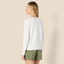 Carica l'immagine nel visualizzatore di Gallery, Amazon Essentials T-Shirt Girocollo a Maniche Lunghe da Donna, 100% Cotone, vestibilità Regolare, Bianca, L